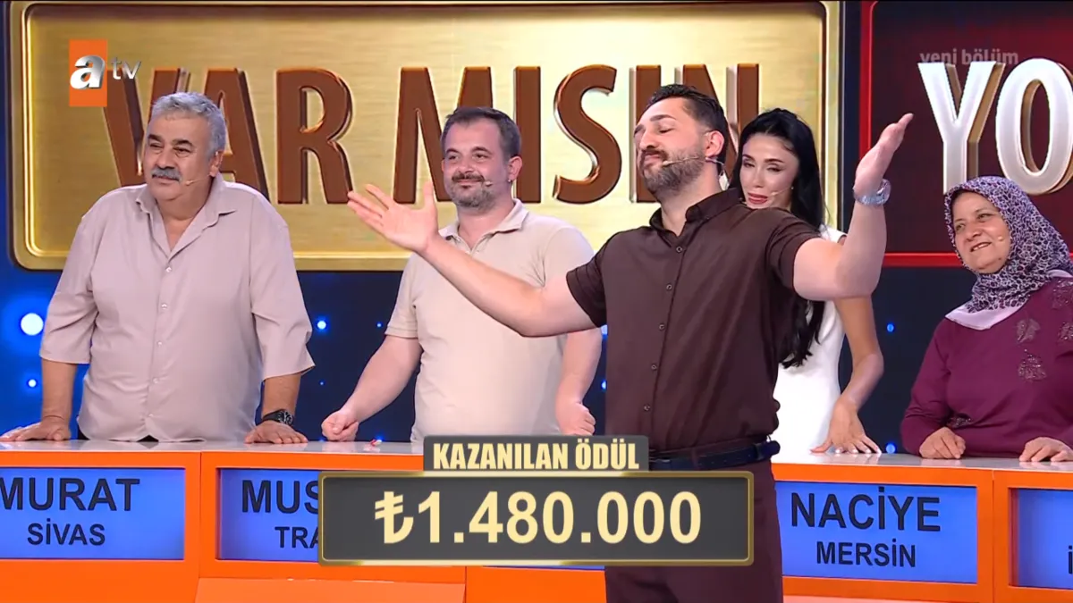 var-misin-yok-musunda-alisilmadik-gece-tekerlemelerin-havada-ucustugu-gecede-studyoda-hali-serilip-cig-kofte-y-1788382396908.png Var Mısın Yok Musun'da alışılmadık gece! Tekerlemelerin havada uçuştuğu gecede stüdyoda halı serilip çiğ köfte yoğruldu-16