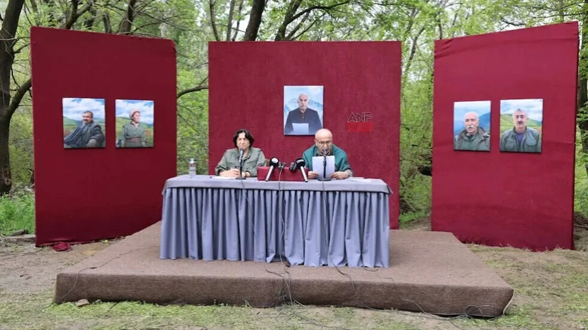dem-parti-heyeti-imrali-yolunda-cerceve-yasa-cantada-1784544693241.jpeg DEM Parti heyeti İmralı'ya gitti... Çerçeve yasa çantada! İmralı'dan yine taş-3