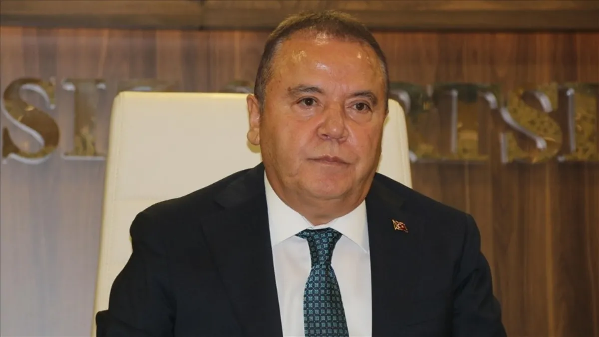 CHP'li Muhittin Böcek'e rüşvet ve yolsuzluktan iddianame: Listede 26 suç var