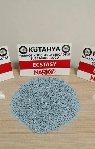 Otomobilinden 4 bin 638 adet uyuşturucu hap çıkan sürücü gözaltına alındı
