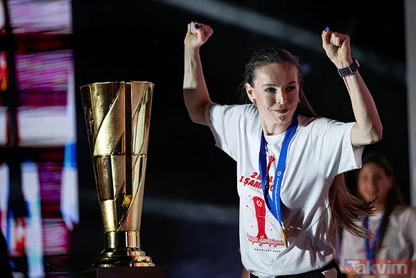 Filenin Sultanları, Avrupa şampiyonluğunu doyasıya kutladı! Vargas "Malatya bulunmaz eşin" türküsüne eşlik etti - 26