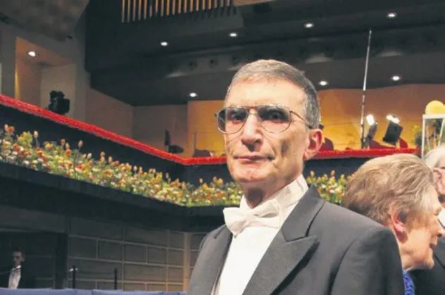 Seviyoruz 'Aziz'im!