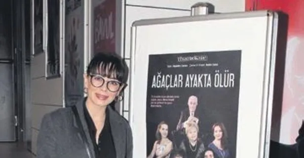 Tiyatroyu seviyor
