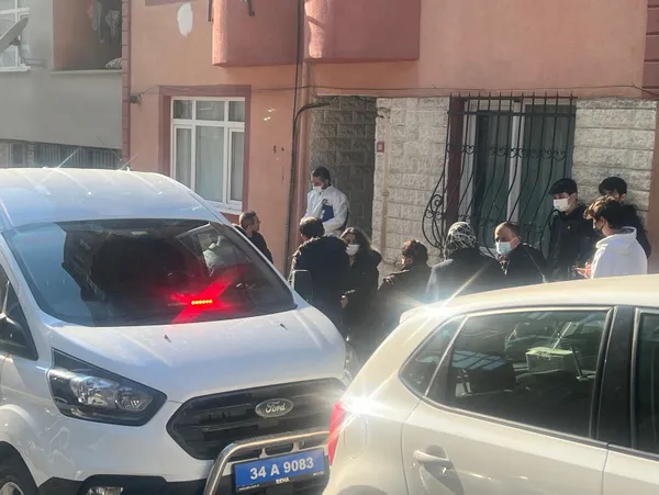 ikizlerini-odaya-kilitleyip-once-esini-vurdu-sonra-intihara-kalkisti-cocuklar-bulundugunda-titriyorlardi-1644217573029.jpg İkizlerini odaya kilitleyip önce eşini vurdu sonra intihara kalkıştı! Çocuklar bulunduğunda titriyorlardı-11