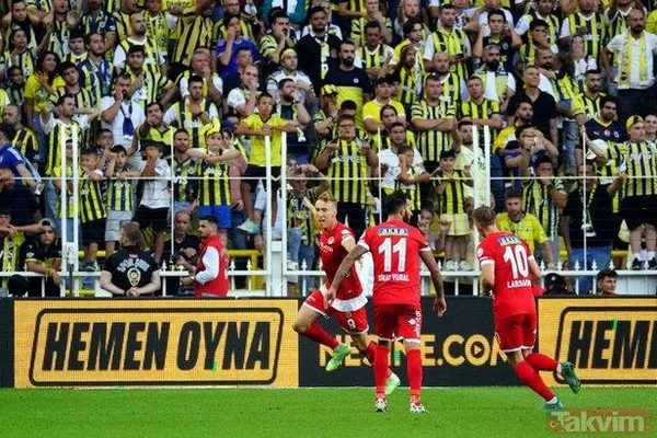 1694987920010.jpeg Kanarya zirveyi yeniden teslim aldı! Fenerbahçe 14 yıl sonra yeniden 10'da 10 yaptı: Gol düellosunda Antalyaspor'u mağlup etti-4