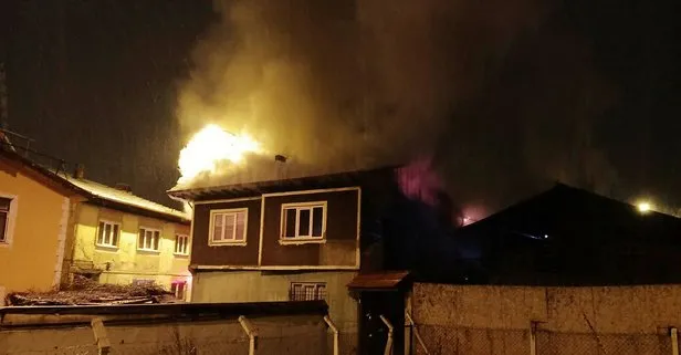 Polisler yangını fark etti 5 kişiyi kurtardı
