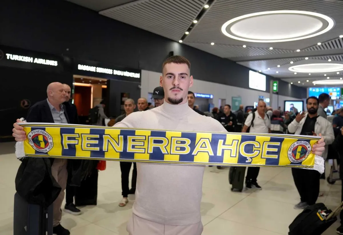 fenerbahceden-4-icin-surpriz-hamle-1788502972358.jpeg Fenerbahçe'nin kalan son yabancı kontenjanı için bekleyiş sürüyor: Karar bugün verilecek! Gözler Ognjen Mimovic'te-5