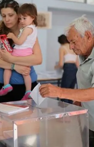 Yunanistan'da halk sandık başında