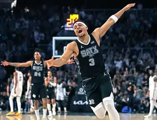 Spurs galibiyeti uzattı
