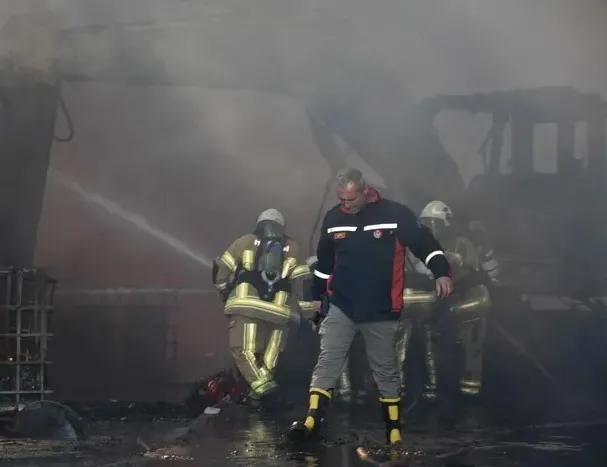 İzmir Torbalı’da fabrika yangını: Alevler yan tesise sıçradı
