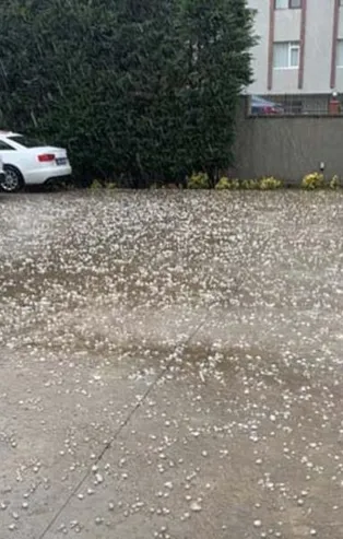 İstanbul'da gece oldu! Ceviz büyüklüğünde dolu yağdı