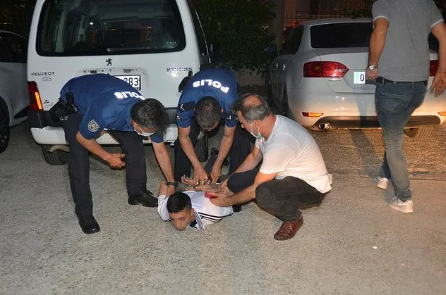 Adana'da şoke eden olay: 'Çay bayat' deyip öğretmene kurşun yağdırdılar