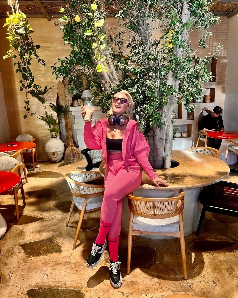 yeliz-yesilmen-daracik-taytiyla-boy-gosterdi-yorum-ustune-yorum-yagdi-silikonlu-ic-camasiri-mi-giydin-1706610330597.jpg Yeliz Yeşilmen daracık taytıyla boy gösterdi! Yorum üstüne yorum yağdı: Silikonlu iç çamaşırı mı giydin?-7