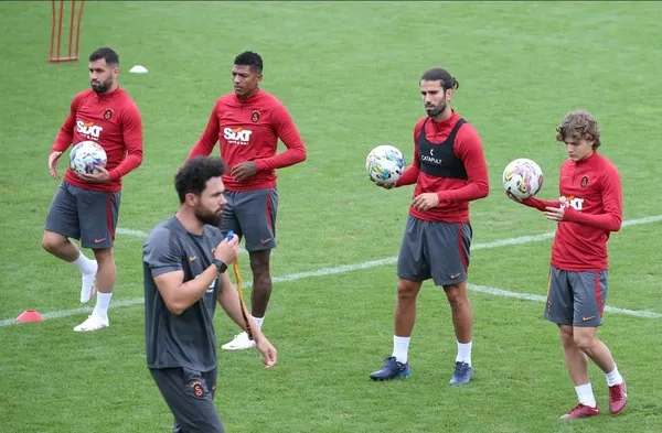 galatasarayin-yeni-transferi-sergio-oliveira-aciklamalarda-bulundu-1657872493993.jpg Galatasaray'ın yeni transferi Sergio Oliveira açıklamalarda bulundu-5