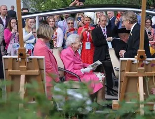 Uzun zamandır dışarı çıkmıyordu! İngiltere Kraliçesi II. Elizabeth çiçek fuarına gitti!