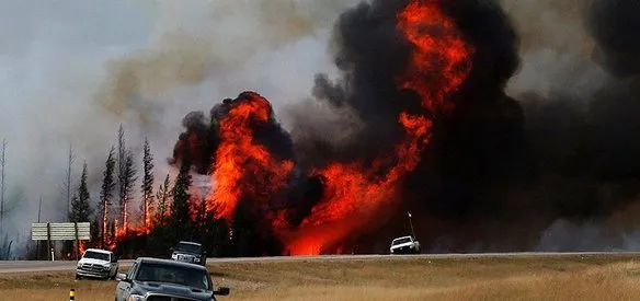 Kanada’nın Alberta eyaletine bağlı Fort McMurray kentinde 1 Mayıs’ta başlayıp hızla büyüyerek 582 bin hektarlık alan yandı, yangın 9 milyar dolarlık zarara neden oldu