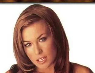 Güzel Gögüslü Ünlüler