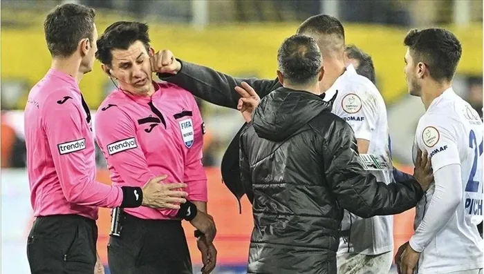 Ankaragücü Başkanı Faruk Koca Halil Umut Meler'e yumruk attı! Peki lig nasıl devam edecek? TFF Başkanı Mehmet Büyükekşi açıkladı-4