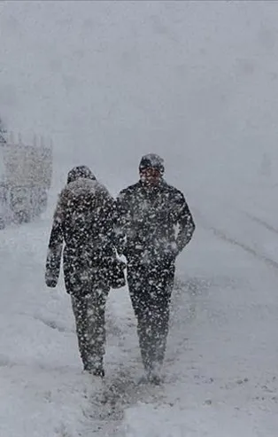Meteorolojiden son dakika turuncu kodlu alarm: Yoğun kar uyarısı! İstanbul'a kar ne zaman yağacak?