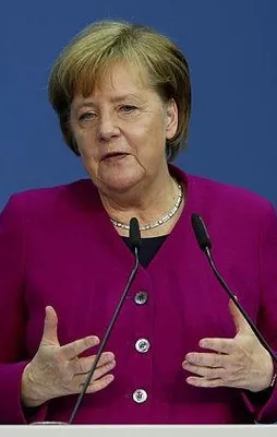 Merkel'den kritik Türkiye açıklaması