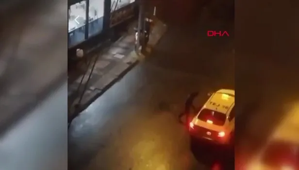 Kağıthane'de dehşet anları kamerada: Taksiden indirdiği kadını yerde sürükledi!
