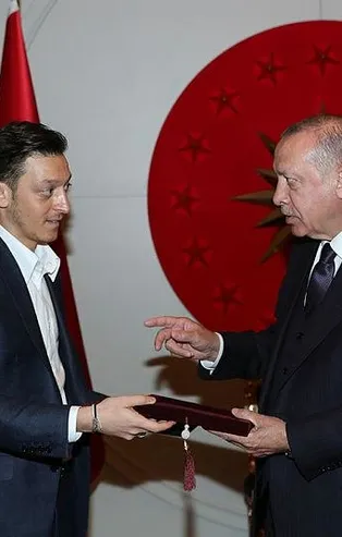 Cumhurbaşkanı Erdoğan, futbolcu Mesut Özil'i kabul etti
