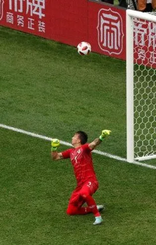 Çeyrek final maçında Muslera'dan büyük hata!