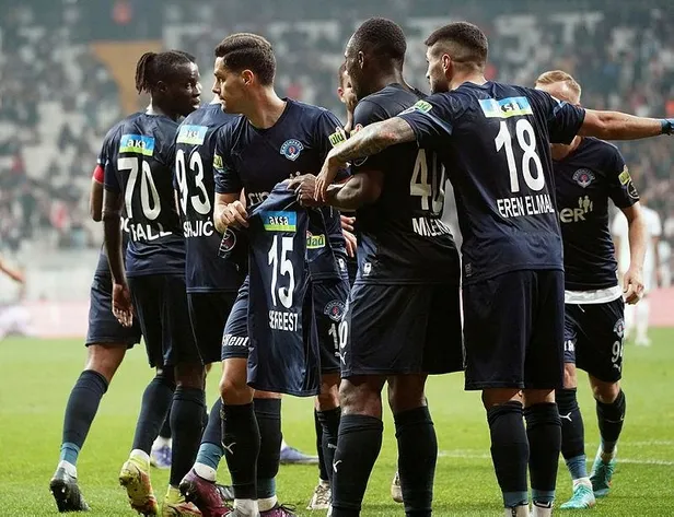 kasimpasa-besiktas-karsisinda-9-yil-sonra-basardi-1650924896851.jpeg Kasımpaşa Beşiktaş karşısında 9 yıl sonra başardı!-1