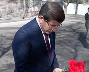 Davutoğlu Ankara’daki patlama yerini ziyaret etti