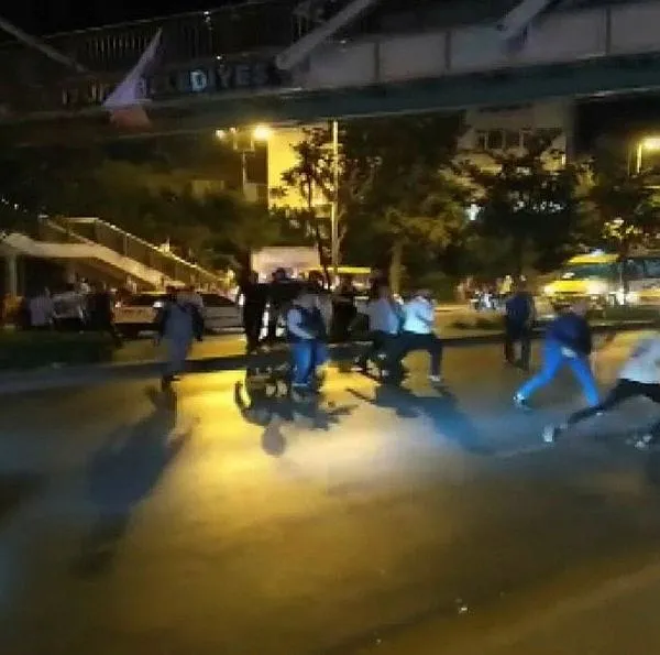 esenyurtta-trafik-kazasi-sonrasi-savas-gibi-kavga-1659951124923.jpeg Esenyurt'ta trafik kazası sonrası savaş gibi kavga!-2