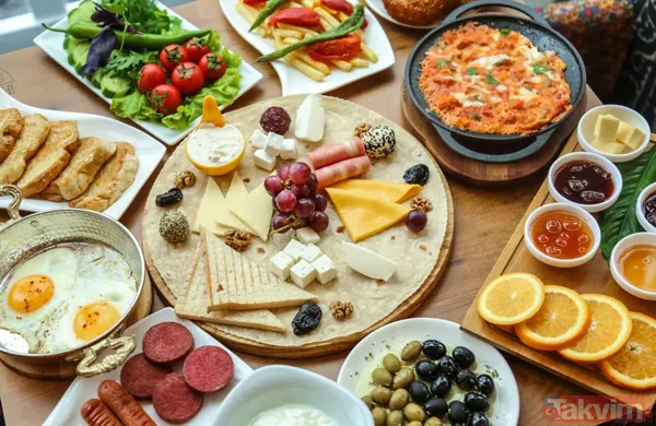 Günün en önemli öğünü olarak bilinen kahvaltı, yalnızca vücudun enerji ihtiyacını karşılamakla kalmıyor. Ağız ve diş sağlığını da doğrudan etkiliyor. Fortune...