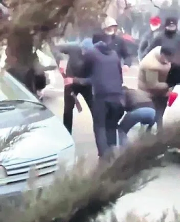 kazakistanda-gaz-fiyatlarini-bahane-ederek-baslatilan-gosterilerde-hukumetin-istifasina-ragmen-olaylar-buyuyor-1641499188716.jpeg Kazakistan'da gaz fiyatlarını bahane ederek başlatılan gösterilerde, hükümetin istifasına rağmen olaylar büyüyor-3