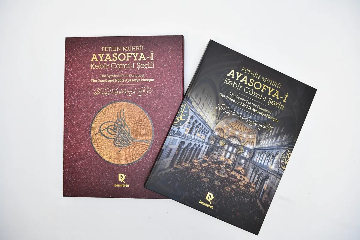 1784853965347.jpeg Ayasofya’nın açılışının 6. yıl dönümü: Tarihi "Fethin Mührü" eseri raflarda! Başkan Erdoğan'dan takdim yazısı-3