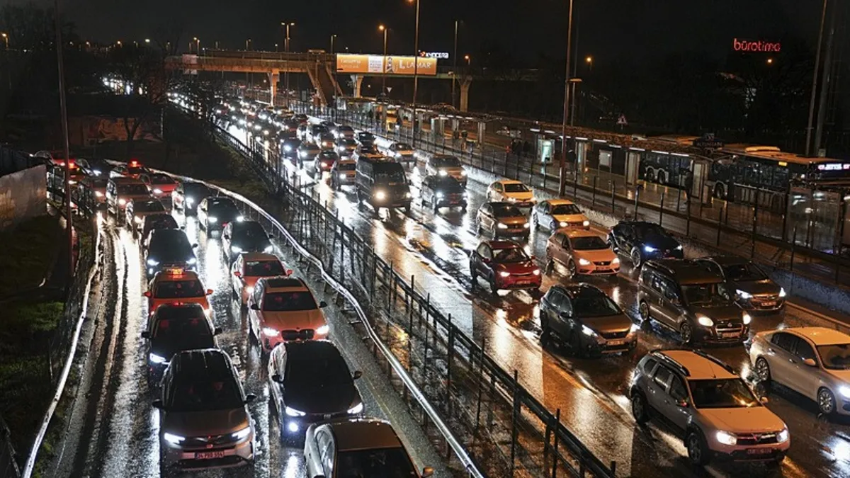 İstanbul'da bayramın ilk günü trafik kilitlendi: Yoğunluk yüzde 71'e ulaştı