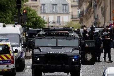Son dakika: Fransa’da bomba alarmı! Üzerinde patlayıcı bulunan bir kişi İran konsolosluğu önünde kendini patlatmaya çalıştı: Gözaltına alındı