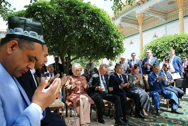 Cumhurbaşkanı Erdoğan, Nakşibendi Hazretleri'nin türbesini ziyaret etti-2