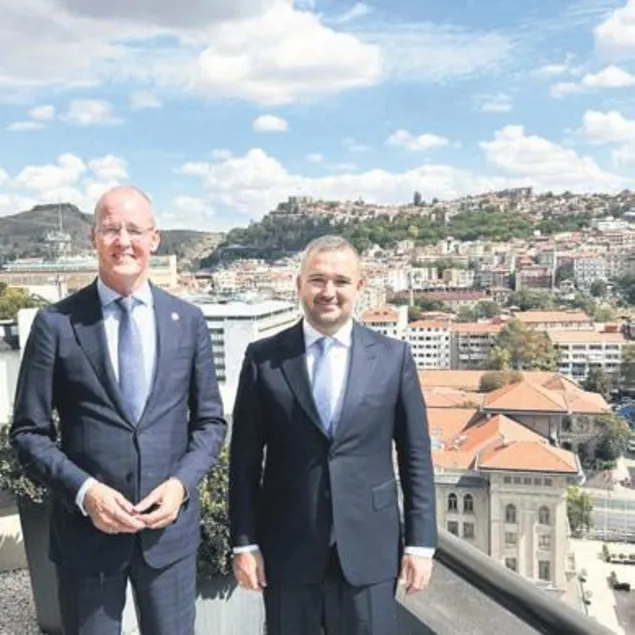 Karahan, Hollandalı mevkidaşı ile görüştü