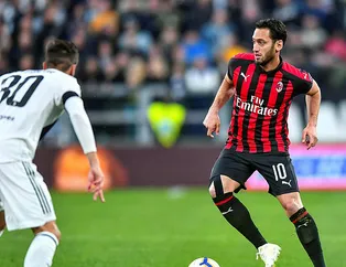 Hakan Çalhanoğlu Fenerbahçe'nin transfer haberini canlı yayında açıkladı: Gelmeyi çok istiyordu...