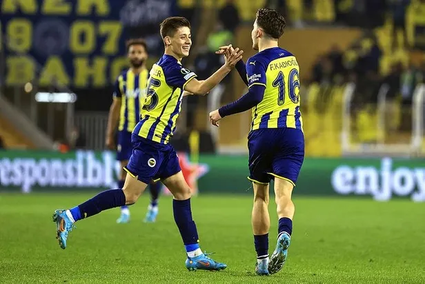 fenerbahce-yeni-sezonun-super-transferini-simdiden-yapti-arda-gulerle-sozlesme-yenileyecek-1645482329942.jpeg Fenerbahçe yeni sezonun süper transferini şimdiden yaptı! Arda Güler'le sözleşme yenileyecek-4