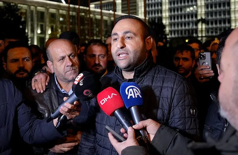 Özel Halk Otobüsü Platformu sözcüsü avukat Erhan Güneş (AA)