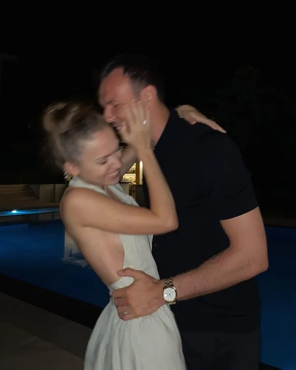 duygu-ozaslan-sevgilisi-can-maxim-mutaftan-evlilik-teklifi-aldi-evet-dedikten-sonra-tektasini-objektife-boyle-gosterdi-1625351575507.jpg Duygu Özaslan sevgilisi Can Maxim Mutaf’tan evlilik teklifi aldı! ‘Evet’ dedikten sonra tektaşını objektife böyle gösterdi-5