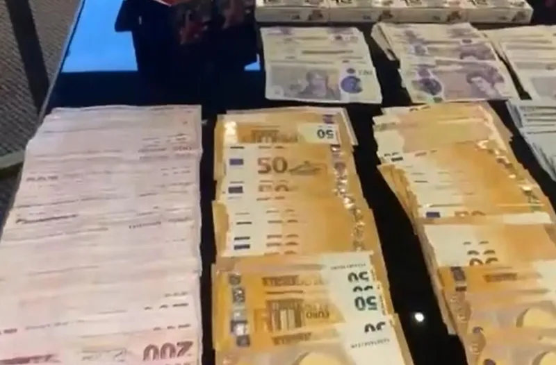 murat-ongunun-para-havuzu-ve-medya-carki-hangi-kanallara-para-aktardi-ismail-saymaz-bu-isin-neresinde-yine-emr-1742559442390.jpeg Murat Ongun'un evinde çıkan yüklü miktarda para ve av tüfekleri dikkat çekti (İHA) Ongun paranın ʺ20-30 bin dolarʺ değerinde olduğunu savundu