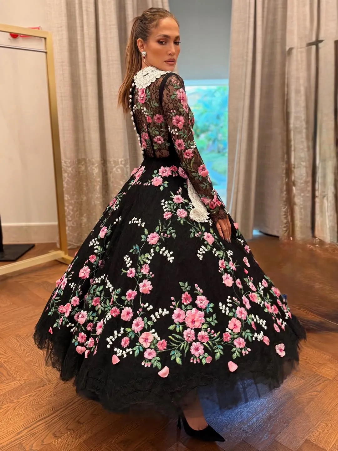 jennifer-lopezden-klrdesi-lynda-lopeze-tatilde-kutlama-1784627754113.jpg Jennifer Lopez kız kardeşi Lynda Lopez'in doğum gününü Avrupa tatilinde kutladı! Küvet pozu dikkat çekti-6