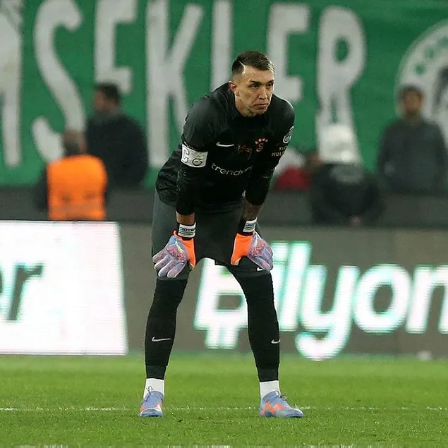 Galatasaray’da eski eldiven geri dönüyor!