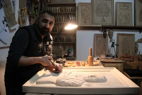 turkiyede-sayili-ustalardan-igneyle-ahsabi-oyup-sekil-veriyor-teknolojik-alet-kullanmiyor-1644225579875.jpg Türkiye'de sayılı ustalardan! İğneyle ahşabı oyup şekil veriyor: Teknolojik alet kullanmıyor-6