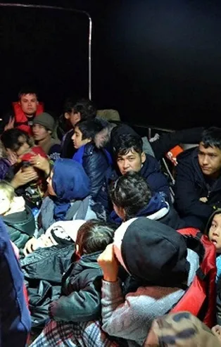 Son dakika: İzmir'de 52 düzensiz göçmen yakalandı