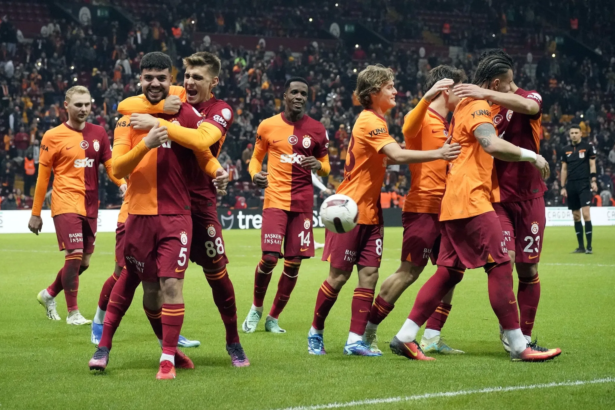 Galatasaray'dan görülmemiş transfer hamlesi! Fenerbahçe'nin yıldızına kanca - 6