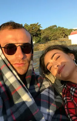 Esra Bilgiç'e bebek jesti