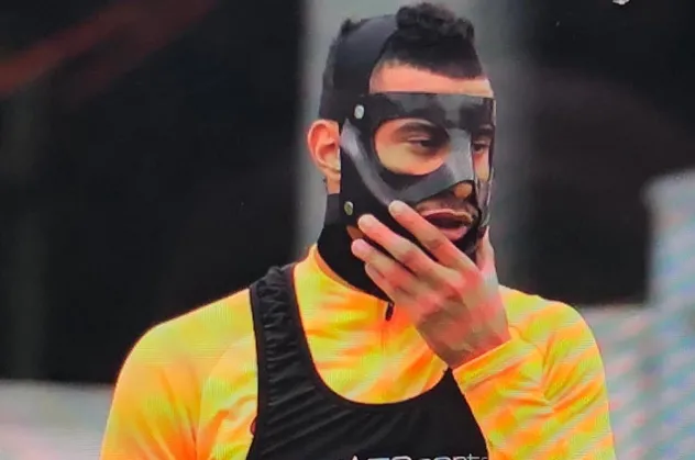 Galatasaray'da Belhanda özel maskesi ile antrenmana katıldı