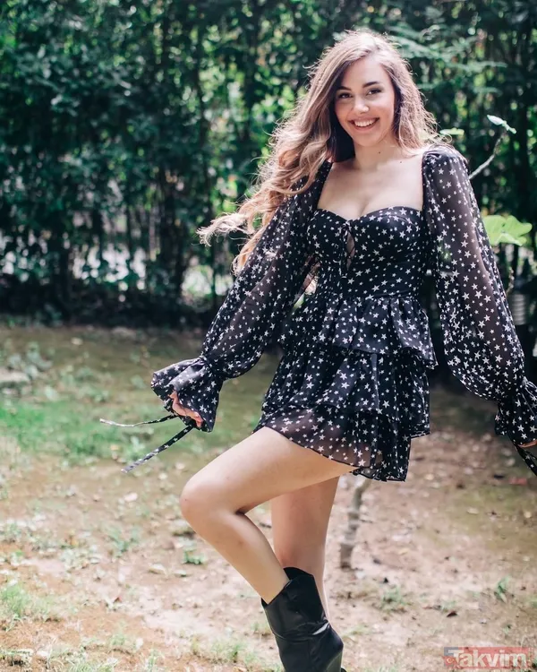 Berfu Yenenler bikinisiyle şov yaptı! Eşi Eser Yenenler’in tepkisi olay oldu sosyal medya onları konuştu - 2